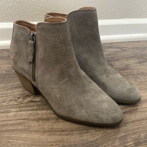 Frye Judith Taupe Suede Zip up Ankle Boot Size 6.5